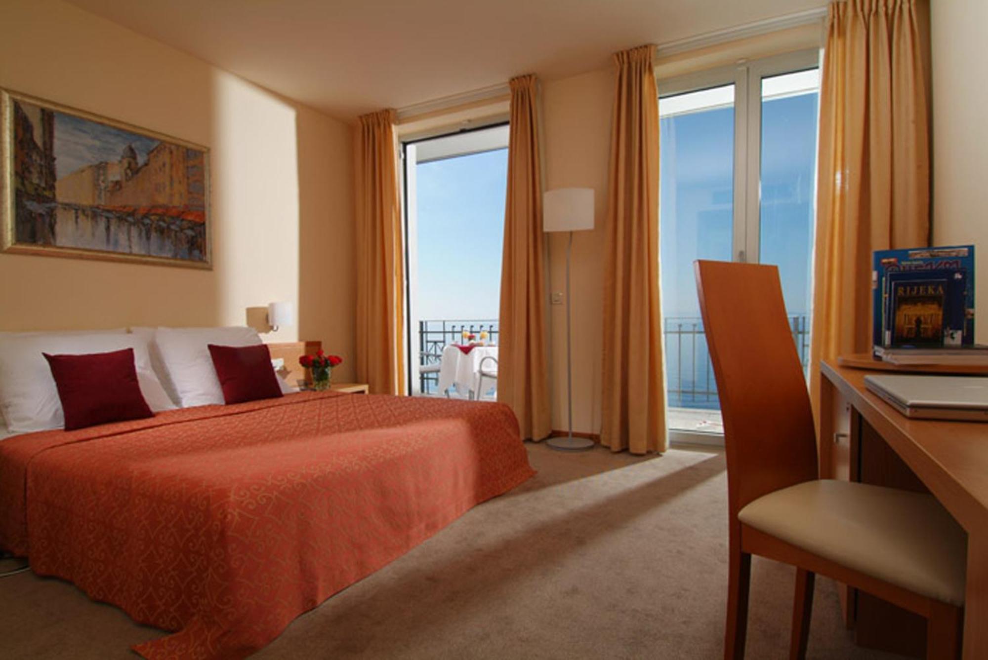 Twin Room,1530647143:JPEG