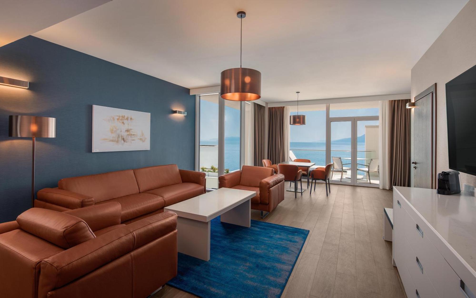 King Deluxe One-Bedroom Villa Suite Sea View,1588475426:JPEG