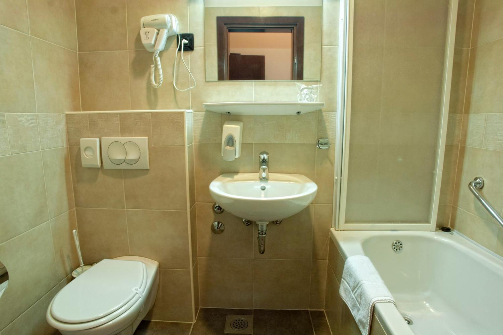 Standard Single Room,1212113668:JPEG